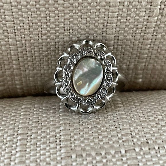Women Ring Fashion Jewelry Silver Tone MOP Crystals Accent Ring Size 6-7 - Picture 2 of 10